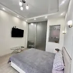 Apartament студия-спальня с боковым видом на море и аллею в аркадии